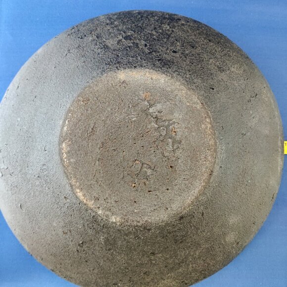 *UNIQUE* Bowl -Lava Volcanic Crater Glaze – Black/Ivory White - Rose Design - Picture 6 of 10